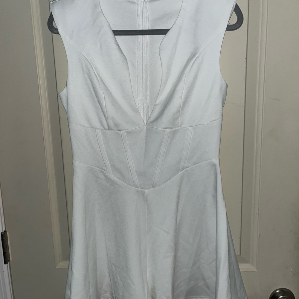 Elegant White Sleeveless Dress